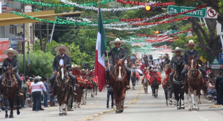 Escaramuzas y charros, Chiapas, desfile cívico militar